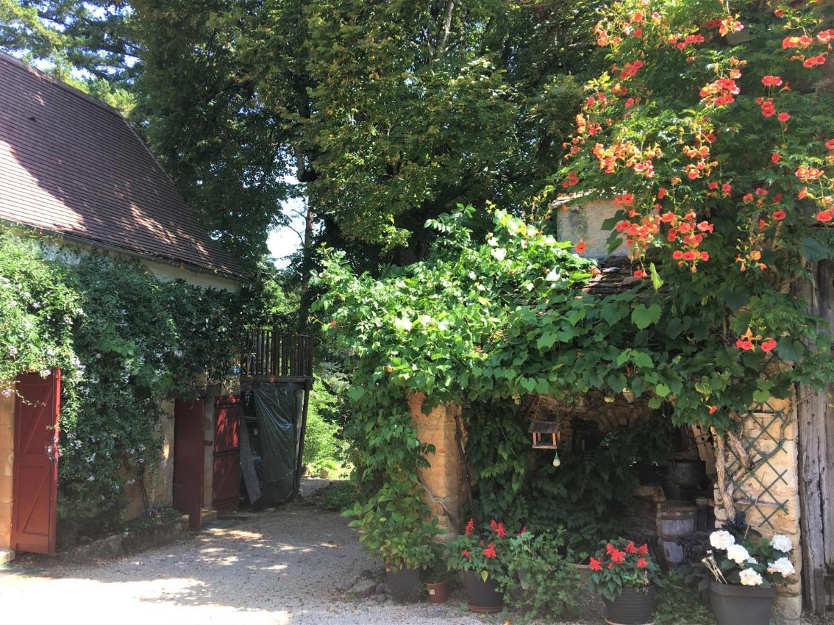 Chambres D'Hotes Les Coustilles Saint-Alvère Exterior foto